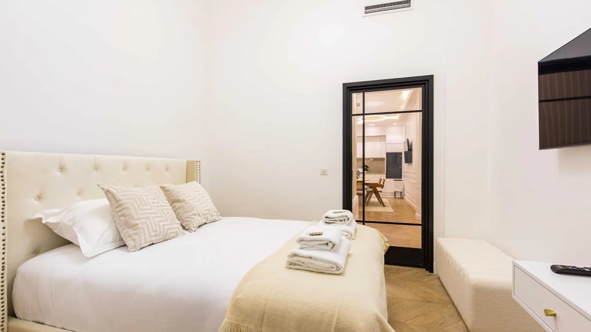 Apartament Chic House - 3Br 8P - Ternes Arc De Triomphe Paryż 0*,  Francja